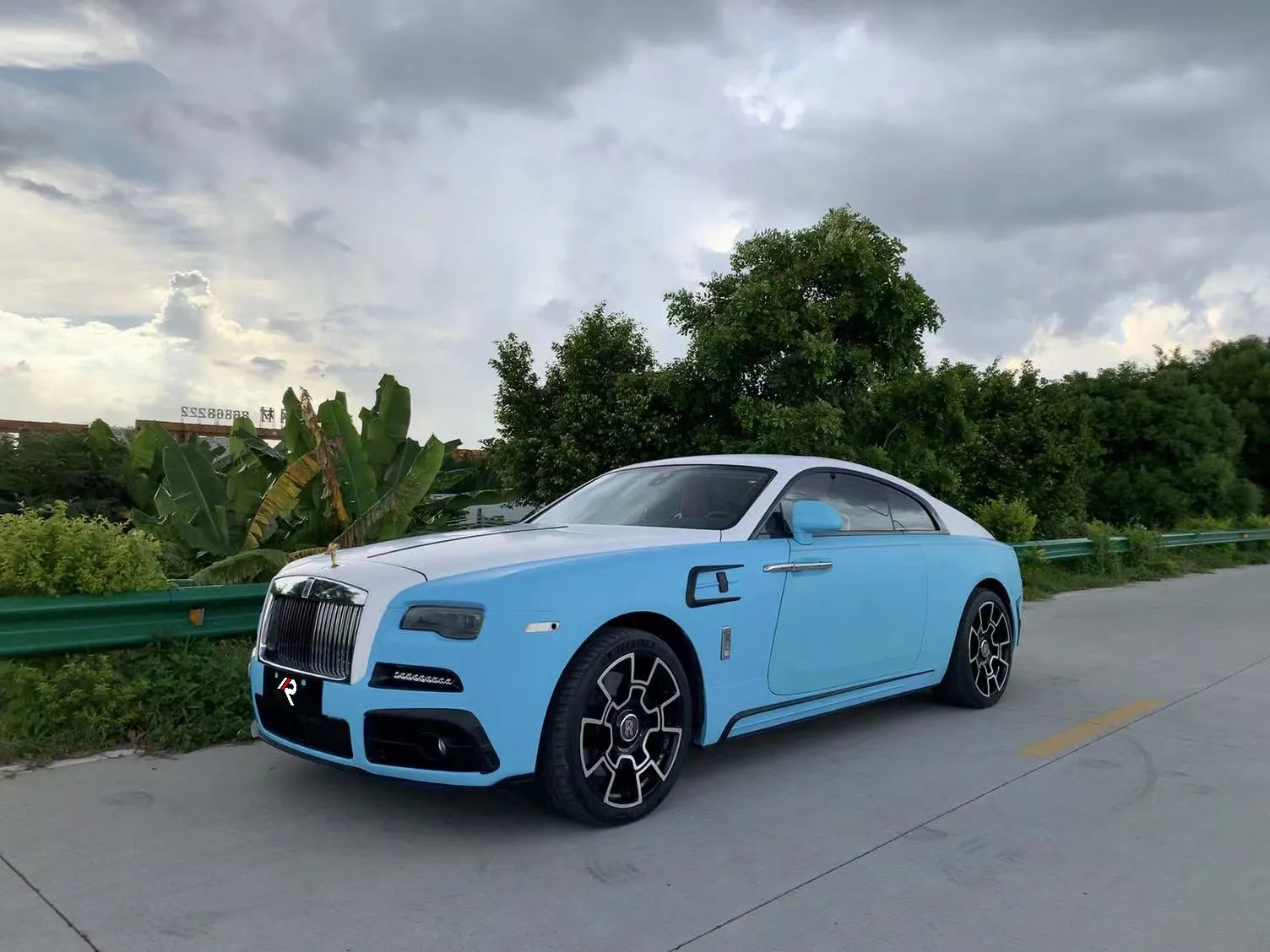 Aero Republic M Style Side Skirts for Rolls-Royce Wraith & Dawn Carbon Fiber/FRP