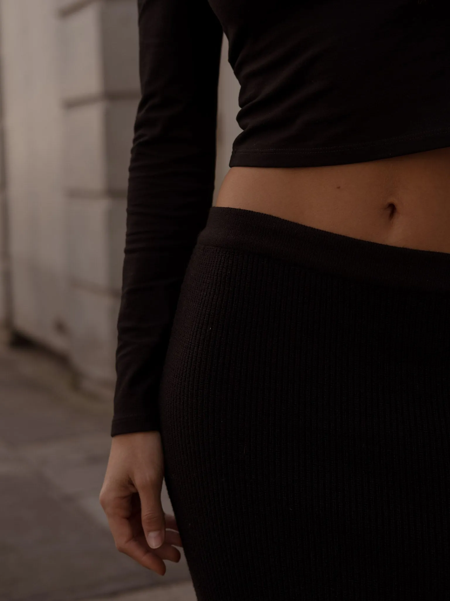 KNIT LONG SKIRT - BLACK