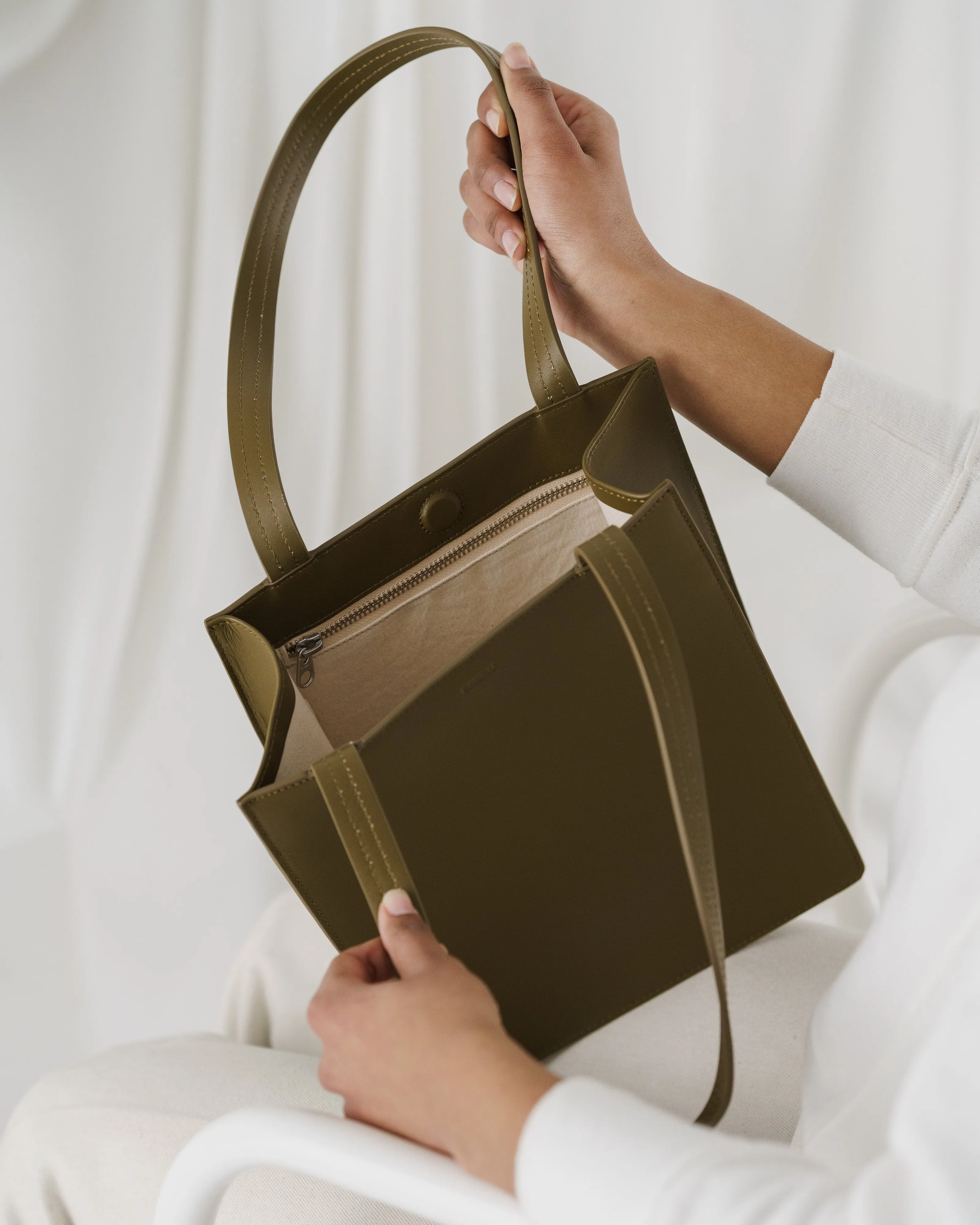 Medium Leather Retail Tote - Kelp