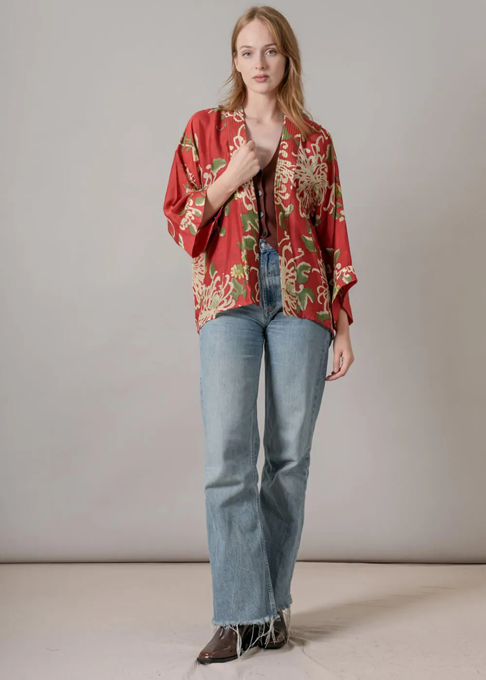One Hundred Stars Chrysanthemum Short Kimono Red