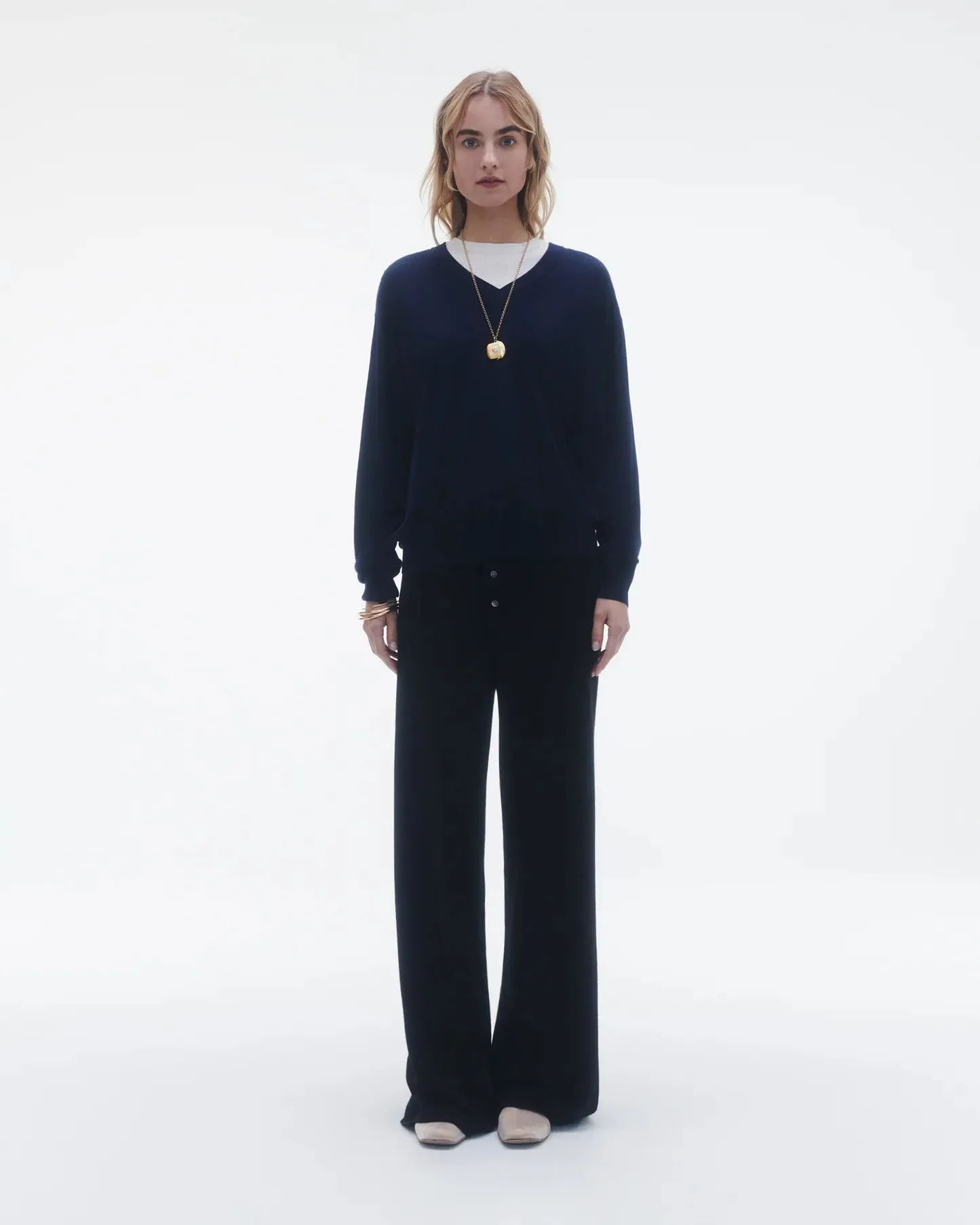 The V in Silk/Linen in Midnight
